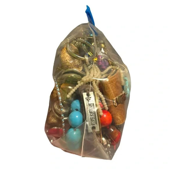 Mystery Jewelry Grab Bag Surprise 2 LB Vintage Costume Modern Pieces Bag #0139 - Picture 3 of 8